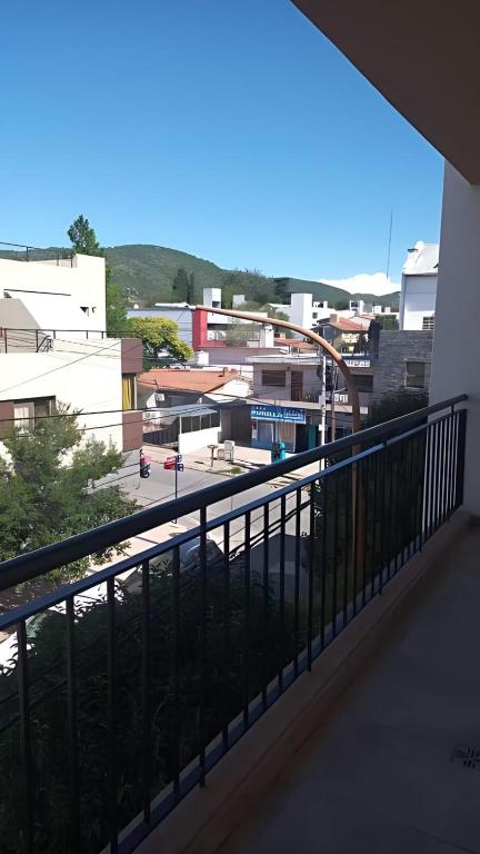 Departamento de 3 Ambientes ubicación a 3 cuadras del centro 2 Dormitorios Sum, 2 Piletas una interior Climatizada y otra exterior Templada con Solario - 2