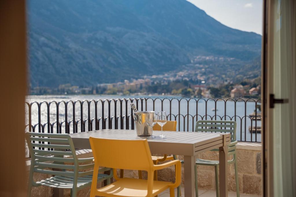 Mare Vista Kotor - Elegant Sea View Loft - 3