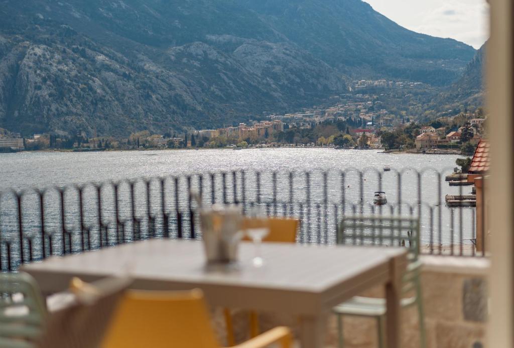 Mare Vista Kotor - Elegant Sea View Loft - 2