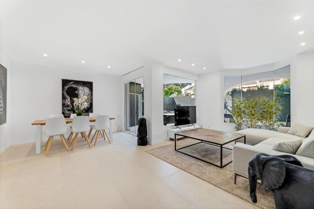 by Riva - Stylish 3 Bedroom Luxury Apartment in Los Naranjos de Marbella - 2