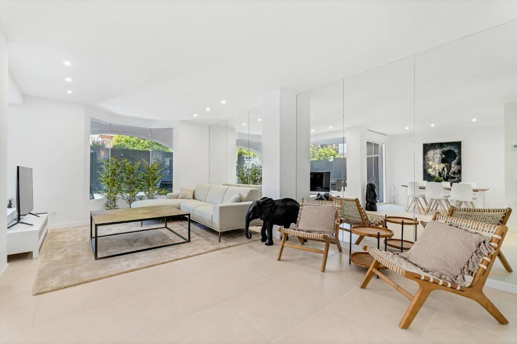 by Riva - Stylish 3 Bedroom Luxury Apartment in Los Naranjos de Marbella - 4