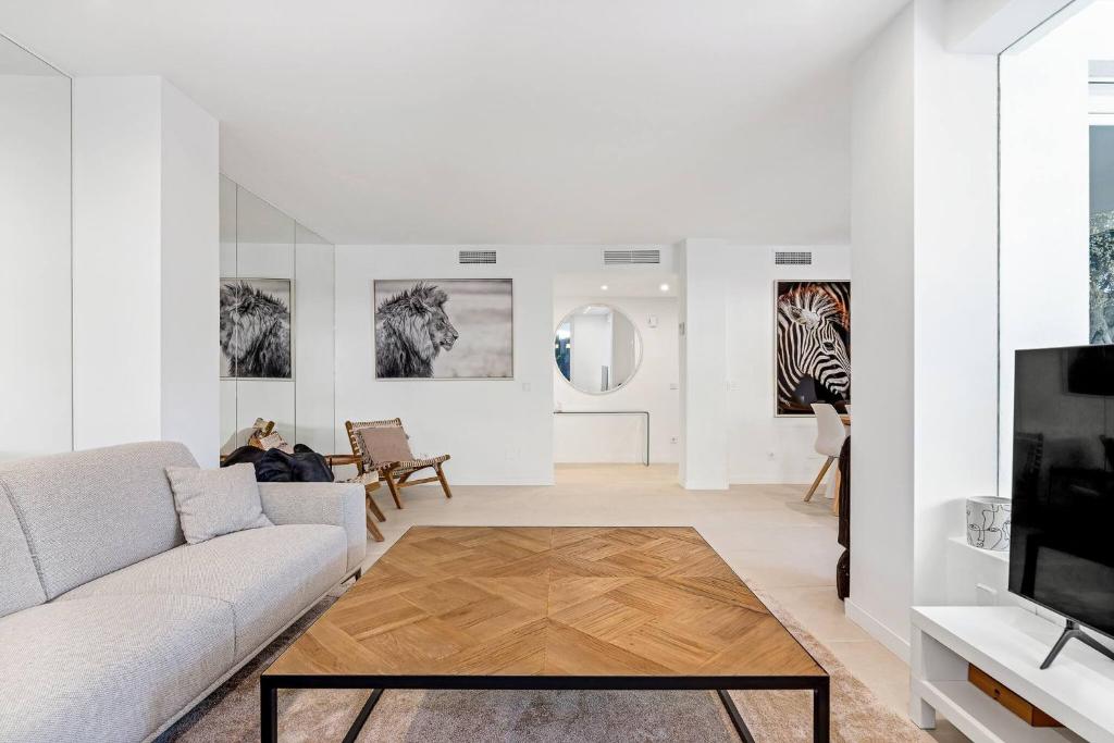 by Riva - Stylish 3 Bedroom Luxury Apartment in Los Naranjos de Marbella - 5