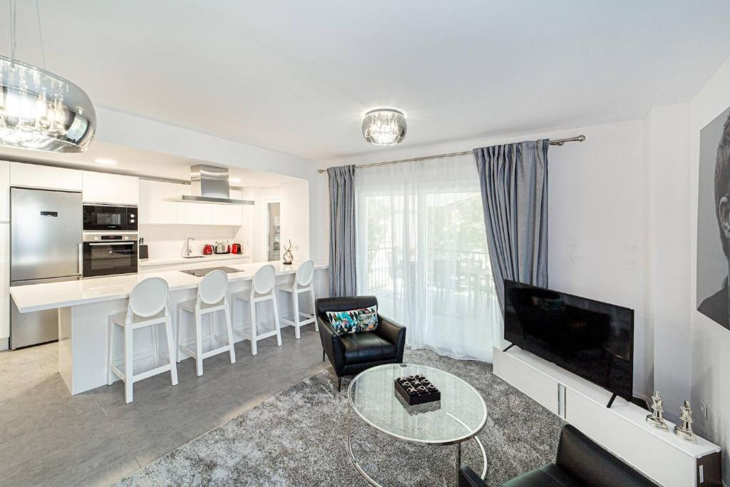 by RIVA - Modern, Contemporary 3Bed Apartment Dama de Noche Puerto Banus - 5