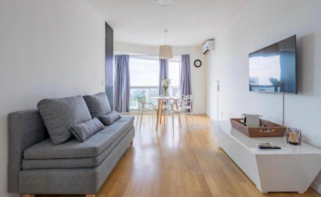 Departamento Premium en la famosa Torre Bellini, en el centro, con piscina, jacuzzi, gimnasio y vista increible a la ciudad de Buenos Aires, capacidad máxima 5 personas - 4