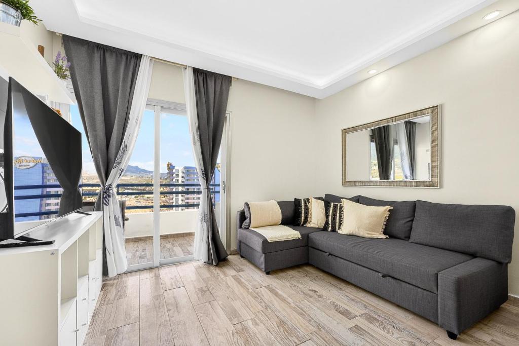 Oceanview Paradise 2BR: High-Speed WiFi & Office | Walk to Beach & Restaurants - 1