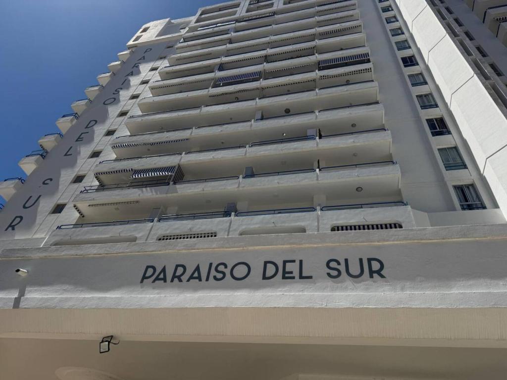 Oceanview Paradise 2BR: High-Speed WiFi & Office | Walk to Beach & Restaurants - 5