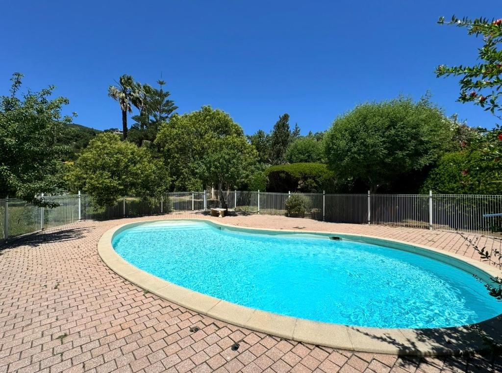 Joli mas - 4 personnes - piscine-terrain de boules - 3