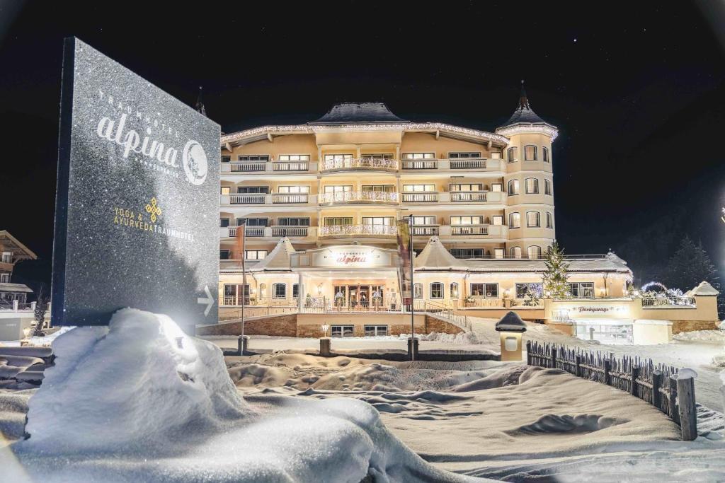 Traumhotel Alpina - 4 Sterne Superior Luxushotel - 2