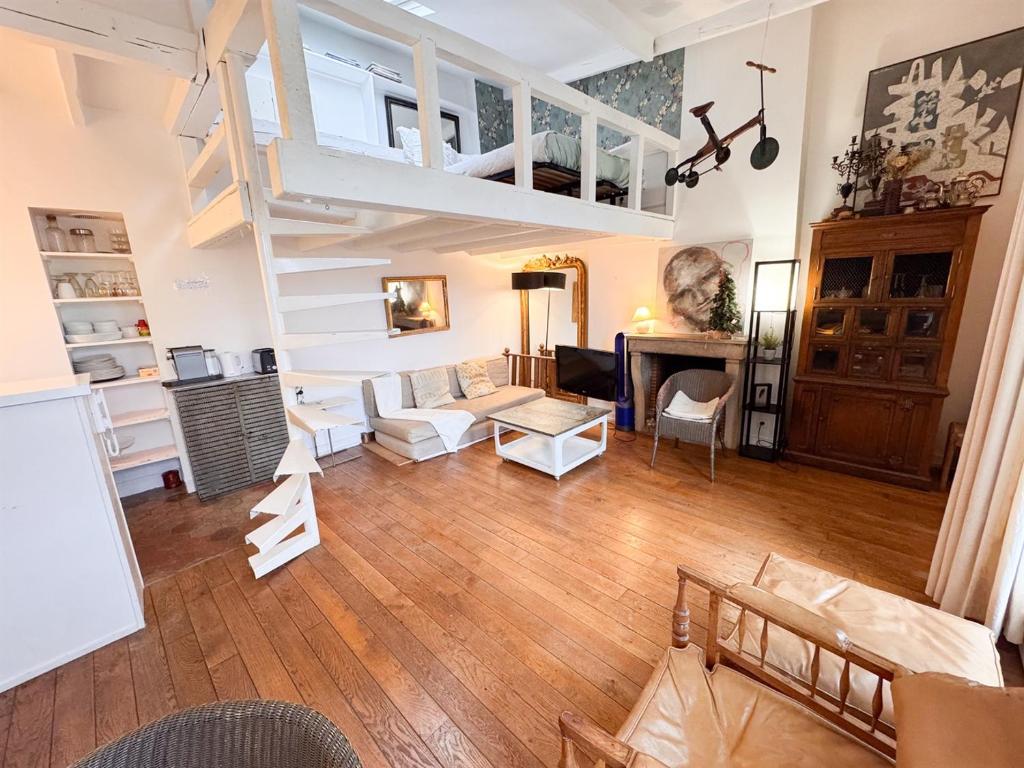 8 Historic Latin Quarter Flat Walk to Louvre & Metro - 1