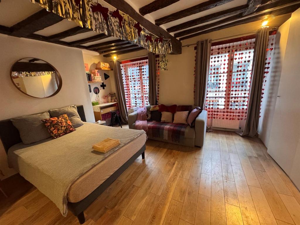 1 Cozy Studio in Historic 3rd Arr Near Metro - 1