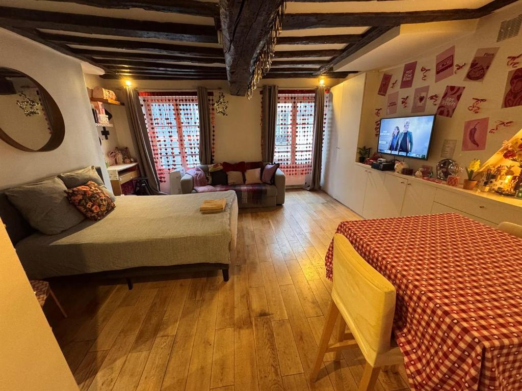 1 Cozy Studio in Historic 3rd Arr Near Metro - 3