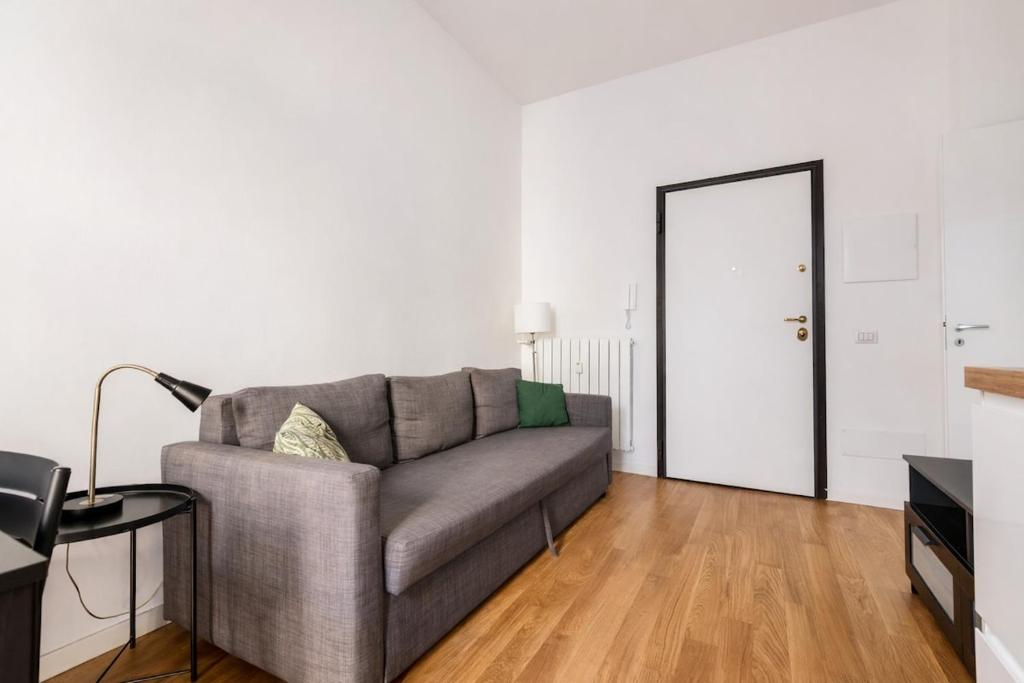 Bright Apartment-Linate 10'- Duomo 10 min - 2