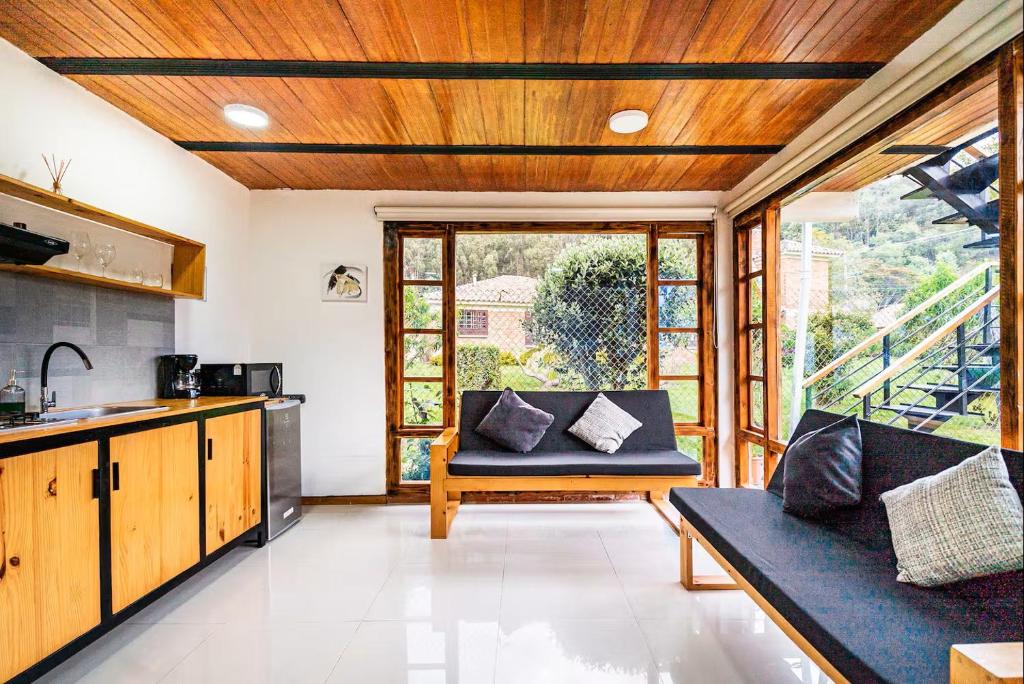 Hotel ApartaSuite Chia 1er Piso campestre Wi-Fi rapido y Netflix - 1