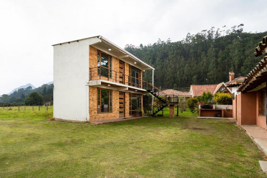 Hotel ApartaSuite Chia 1er Piso campestre Wi-Fi rapido y Netflix - 5