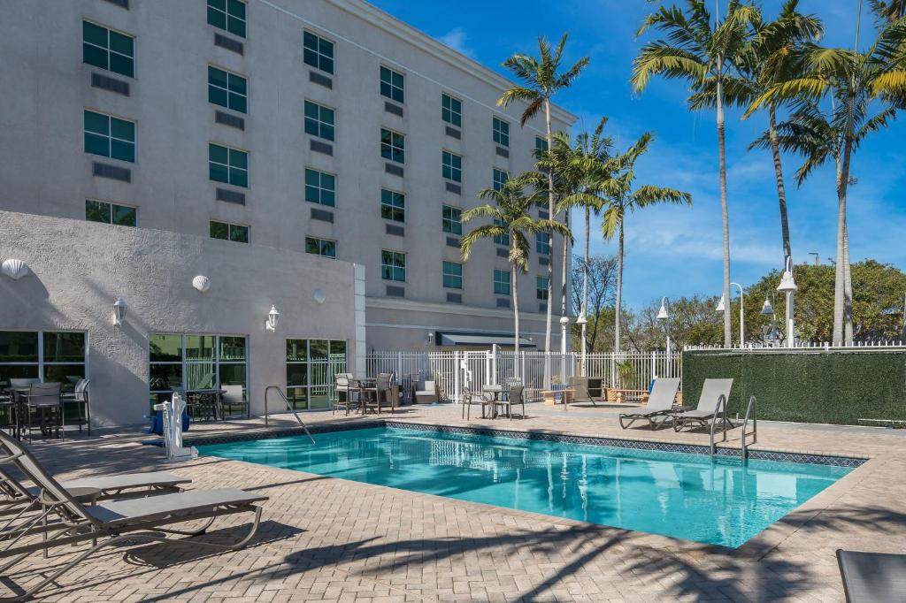 Swimming pool, Holiday Inn Express & Suites Miami Kendall By IHG in Miami (FL)