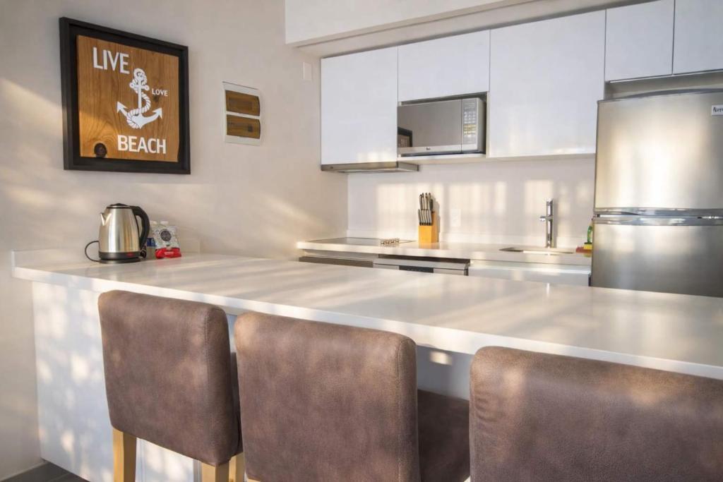 Luxury Condo 1BR Kitchen AC Gym Pool Cine 100MB - 4