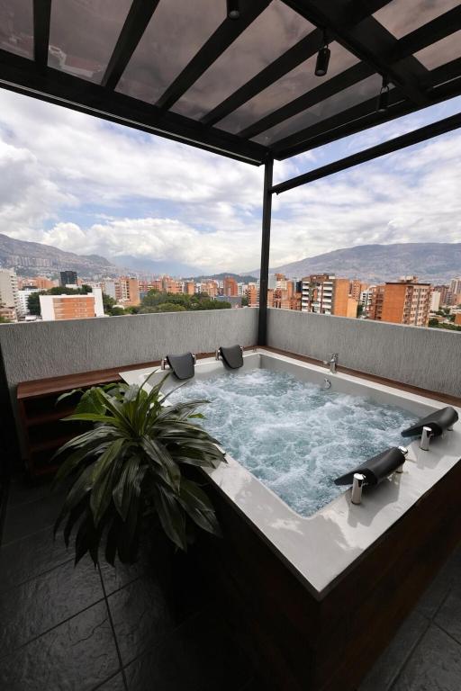 Luxury Duplex with Private Hot Tub in Old Town - 5