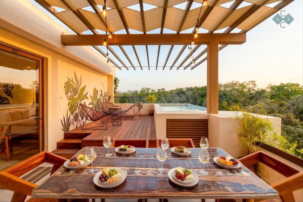 Private Rooftop Pool 3BR Penthouse in the Jungle - 2
