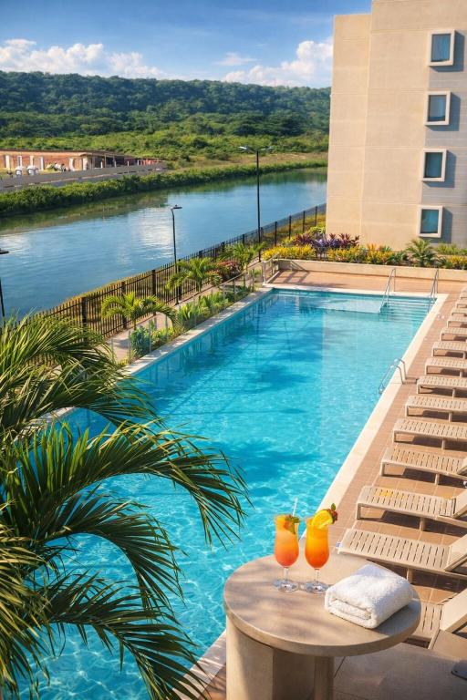 Escape to Serena del Mar Pool, Gym, and AC - 1