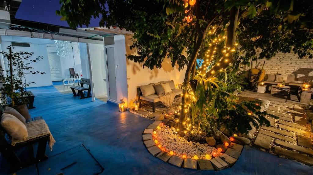 Mom's Apartment Family Business - 1