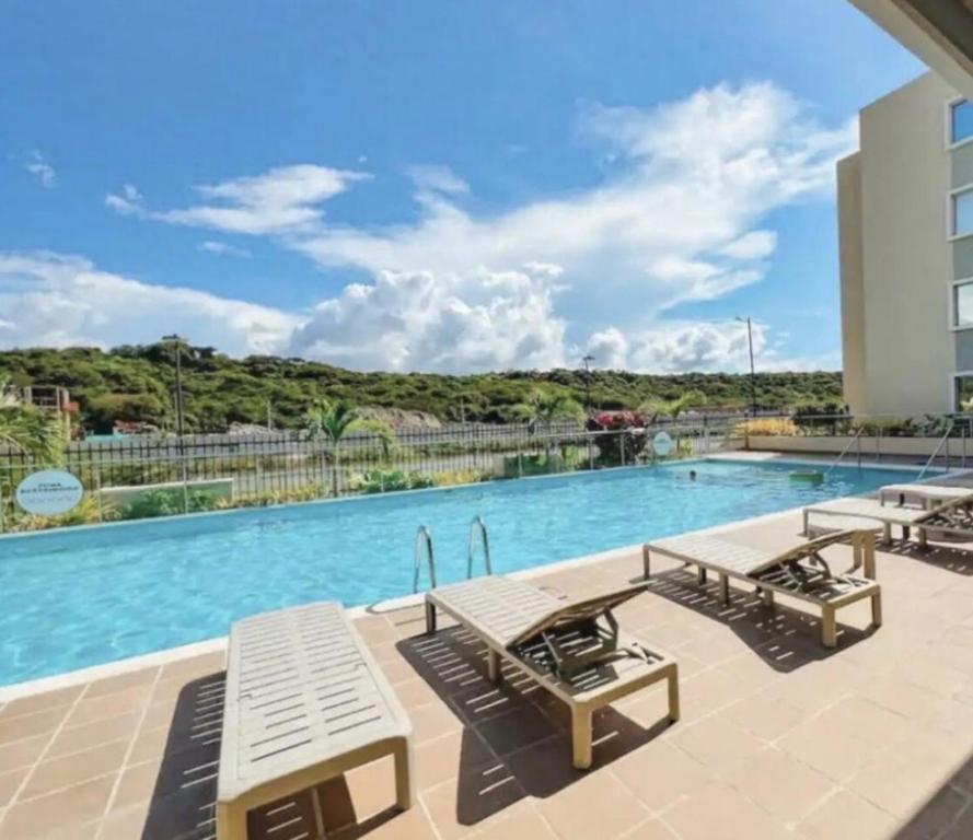 Modern 2BR Near Beach - Hot Water and Wi-Fi - 2