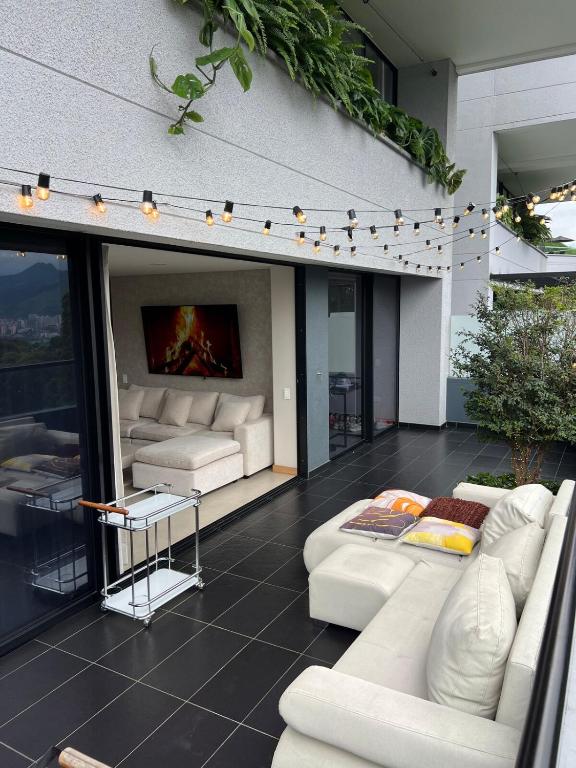 Luxury apartment in Palmas overlooking Medellín - 2