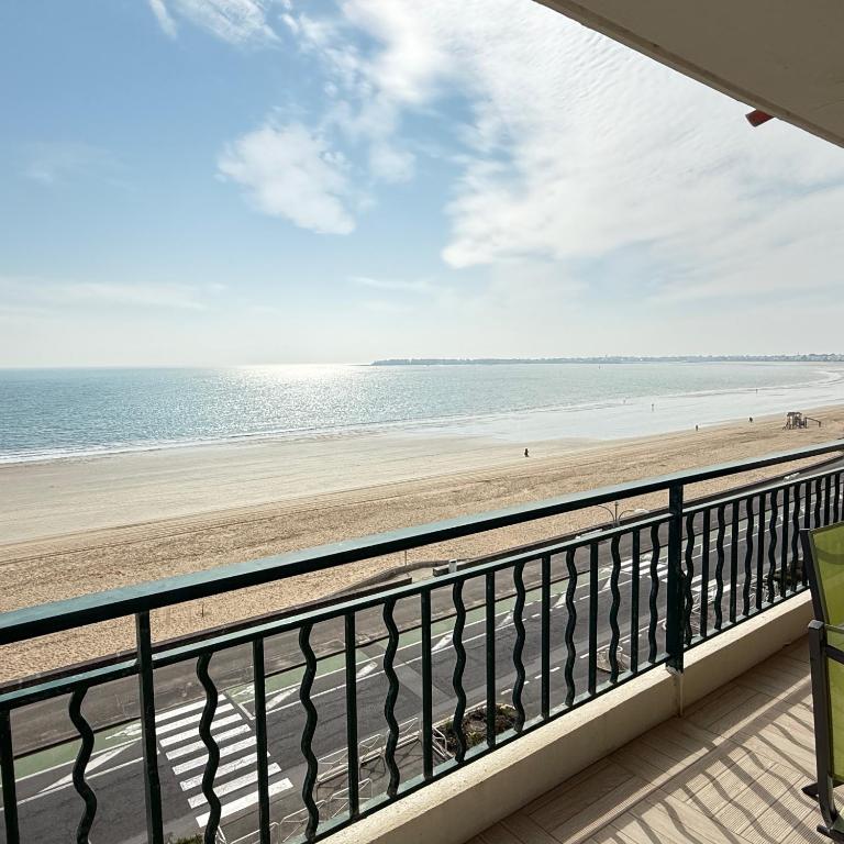 Oceanfront in La Baule Le Neptune - 4