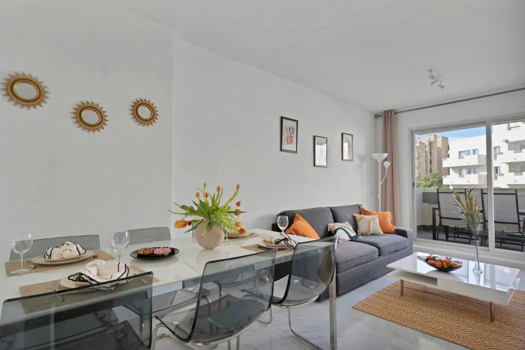 Riviera Modern 2BR Stay w Sunny Balcony and Pools - 4