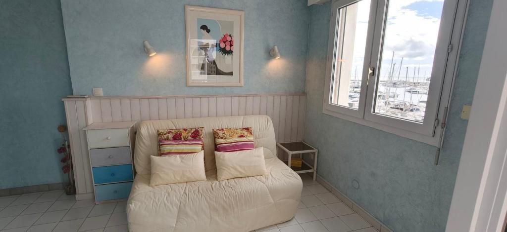 Sea View Apartment in Fréjus - 4