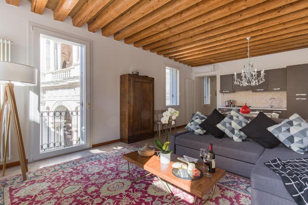 Le Logge, Iconic Basilica Views in the Heart of Vicenza - 2