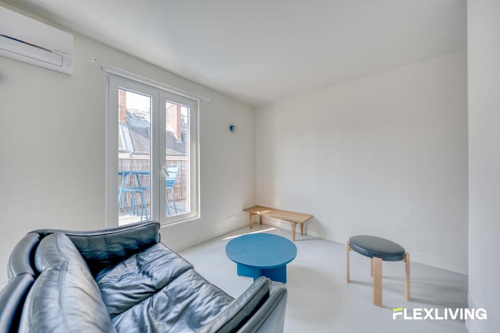 Bright T2 with balcony and Paris rooftop views 9th district - 4