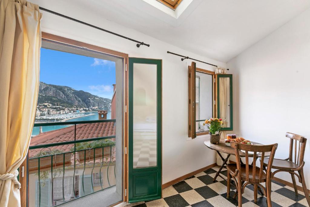 Old Town Apartments 50m Beach and Shop - 2