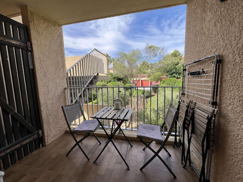 GIELAC Studio avec terrasse pour 2 personnes à Giens - 1
