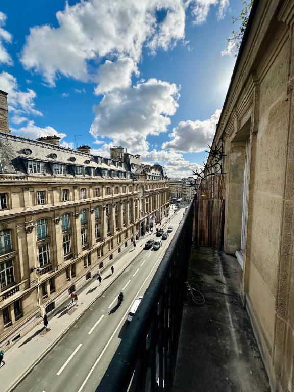 Cozy Parisian Oasis - 2
