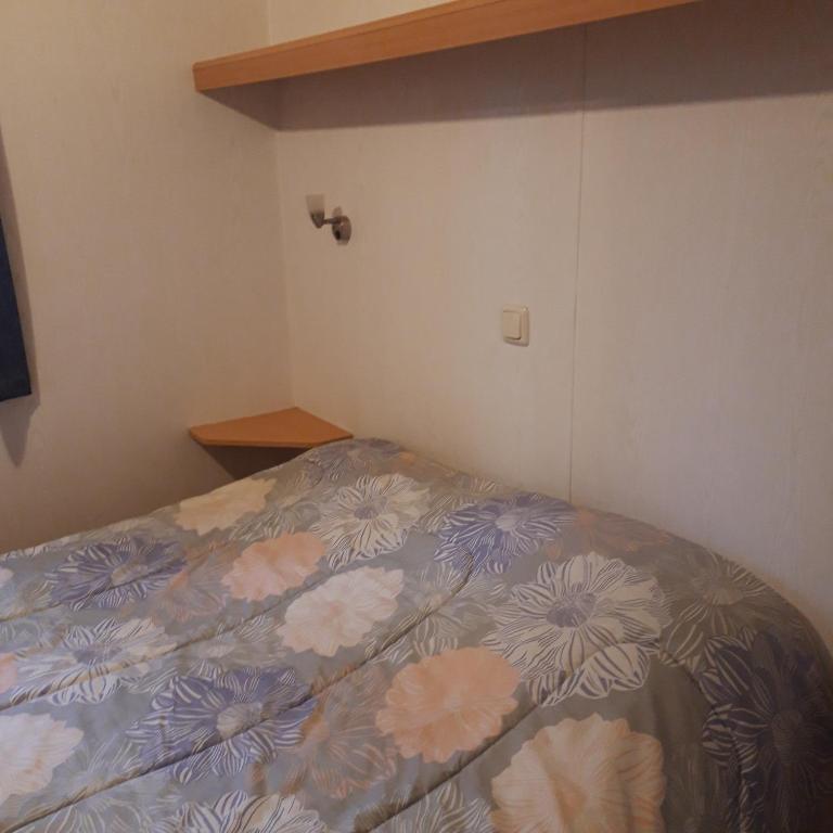 Bungalow a Hyeres prévoir serviettes de toilette et linge de lits - 3