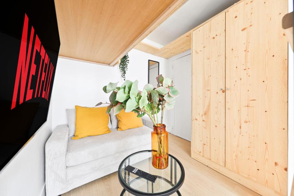 Le Marais Cozy Studio Apartment Free NetFlix - 2