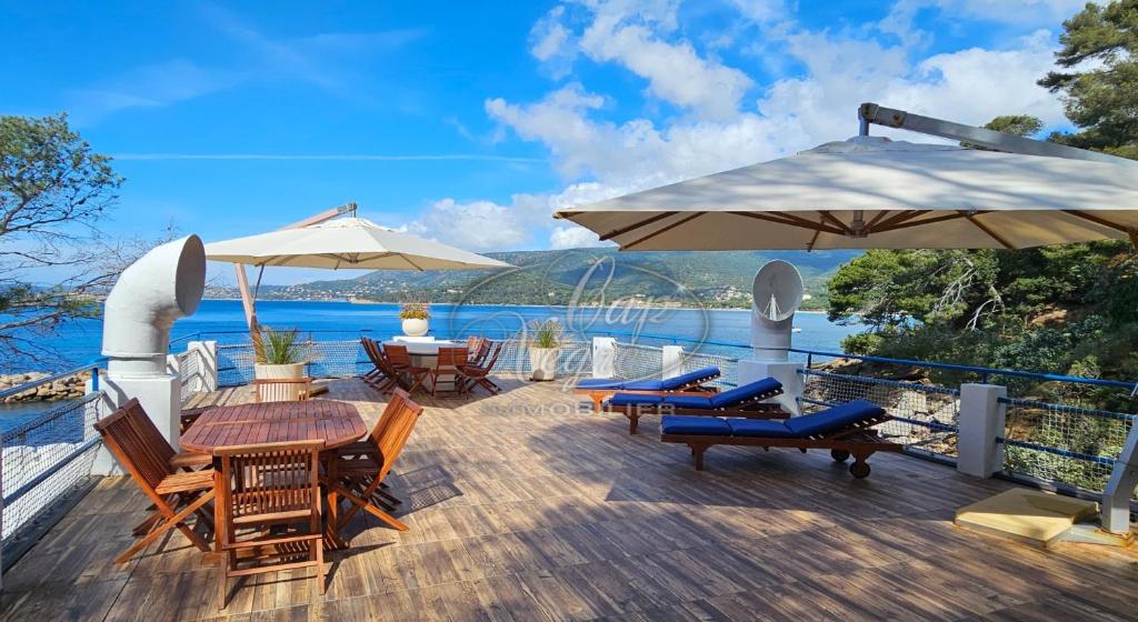 Villa pieds dans l'eau pour 10 personnes avec port privé et rooftop à Cavalière - 5
