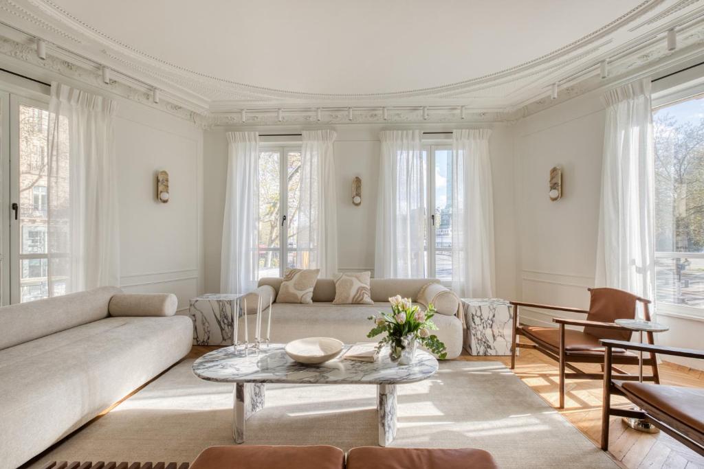 UrbanFlat 225 - Elite 4 Bedroom Apartment Bastille - 1