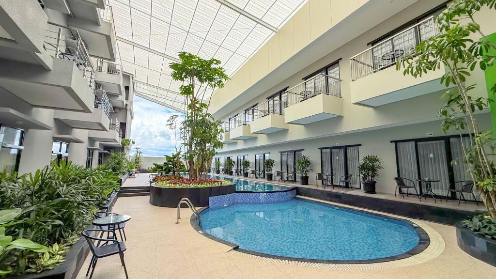 Swimming pool, SAVANA HOTEL & CONVENTION MALANG in Malang