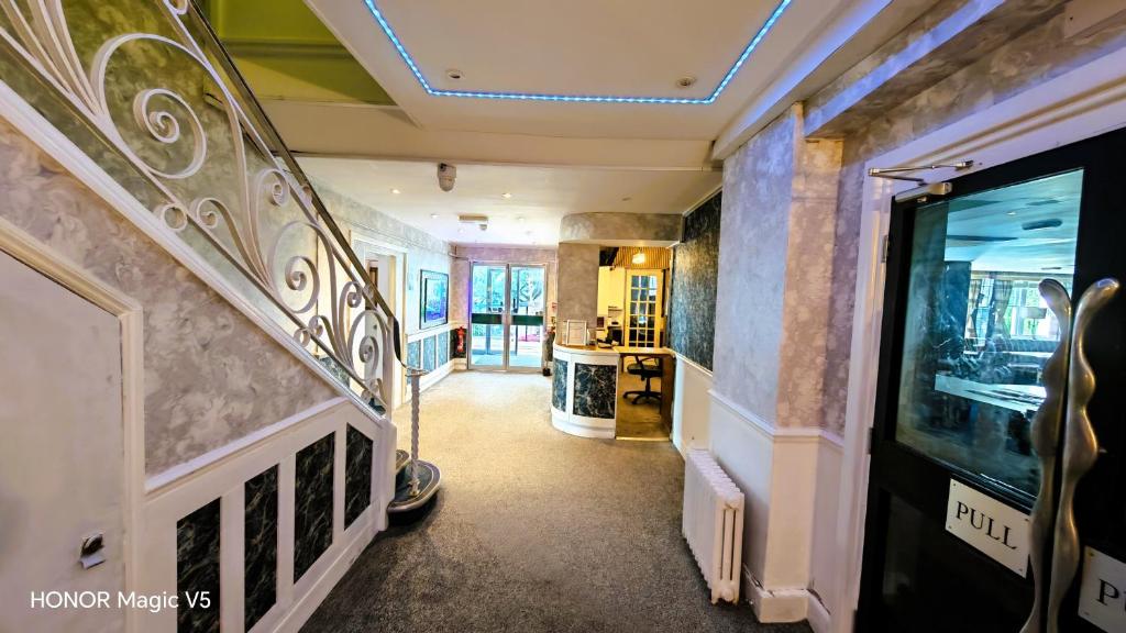 Russel Court Hotel Bournemouth Central フロント・ロビー