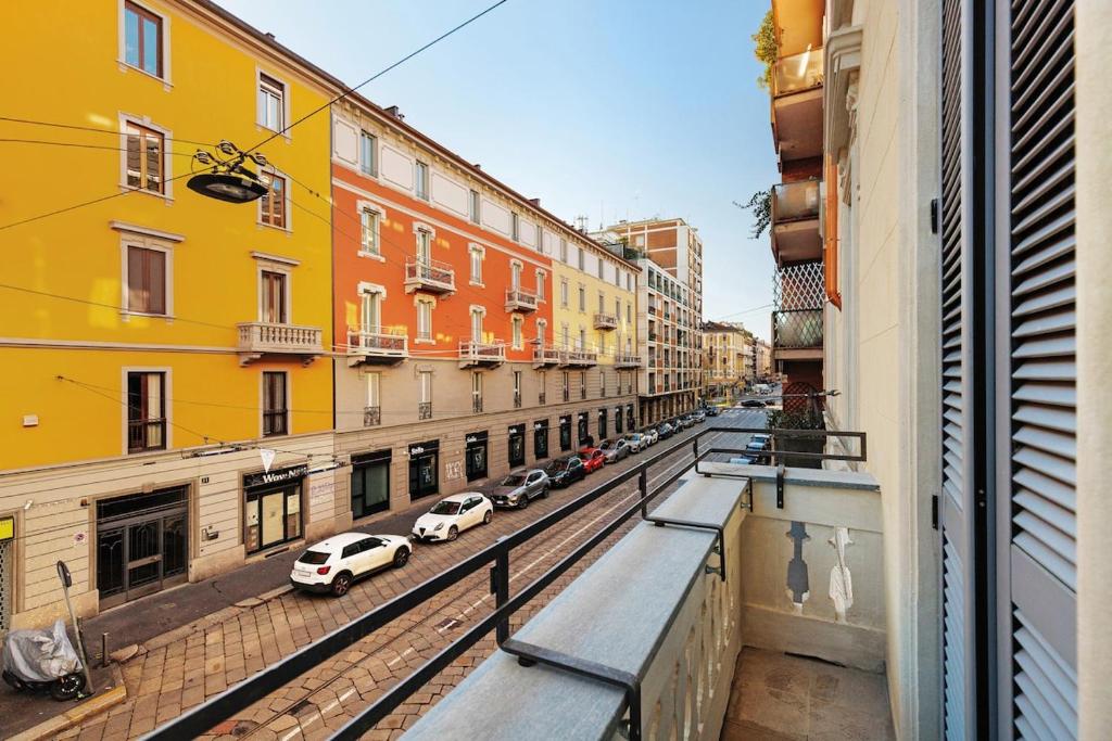Elegance & Comfort I Balcony I Metro 200m - 4