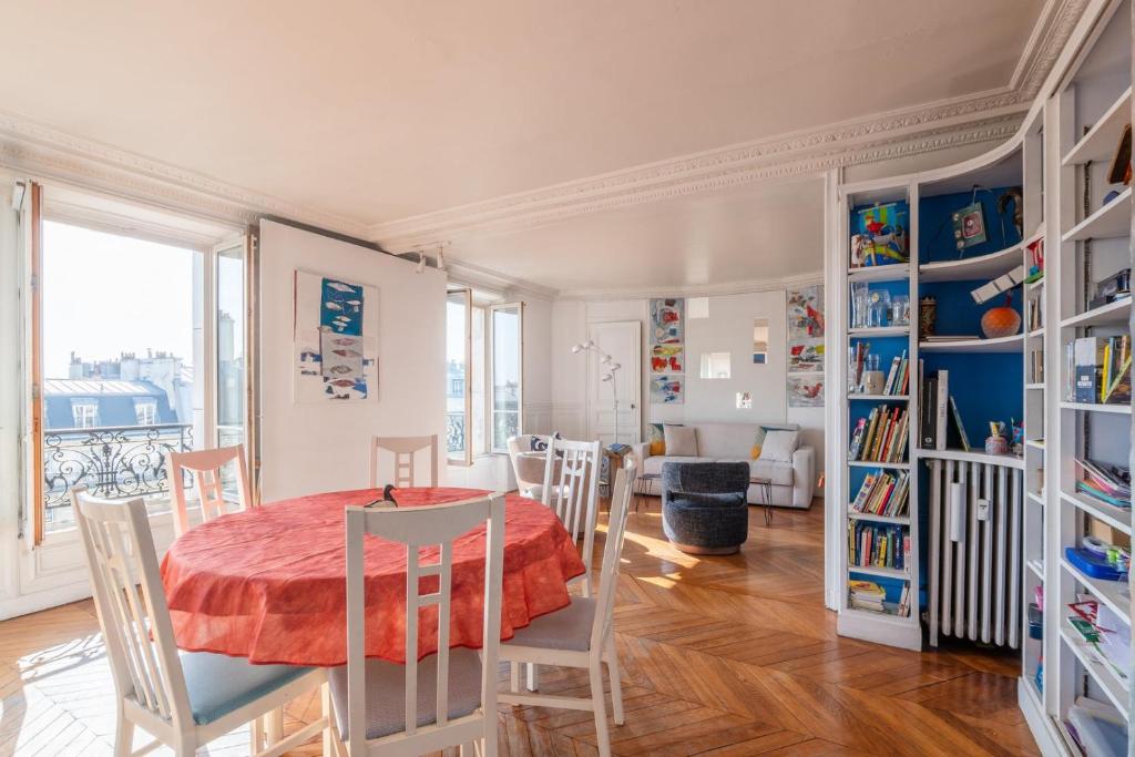 Top Floor Gem with Eiffel Tower View - 3