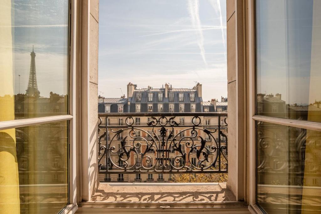 Top Floor Gem with Eiffel Tower View - 2