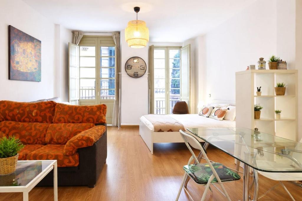Modern Apt I AC I Calle Alamos I 1 min to Plaza Merced - 1