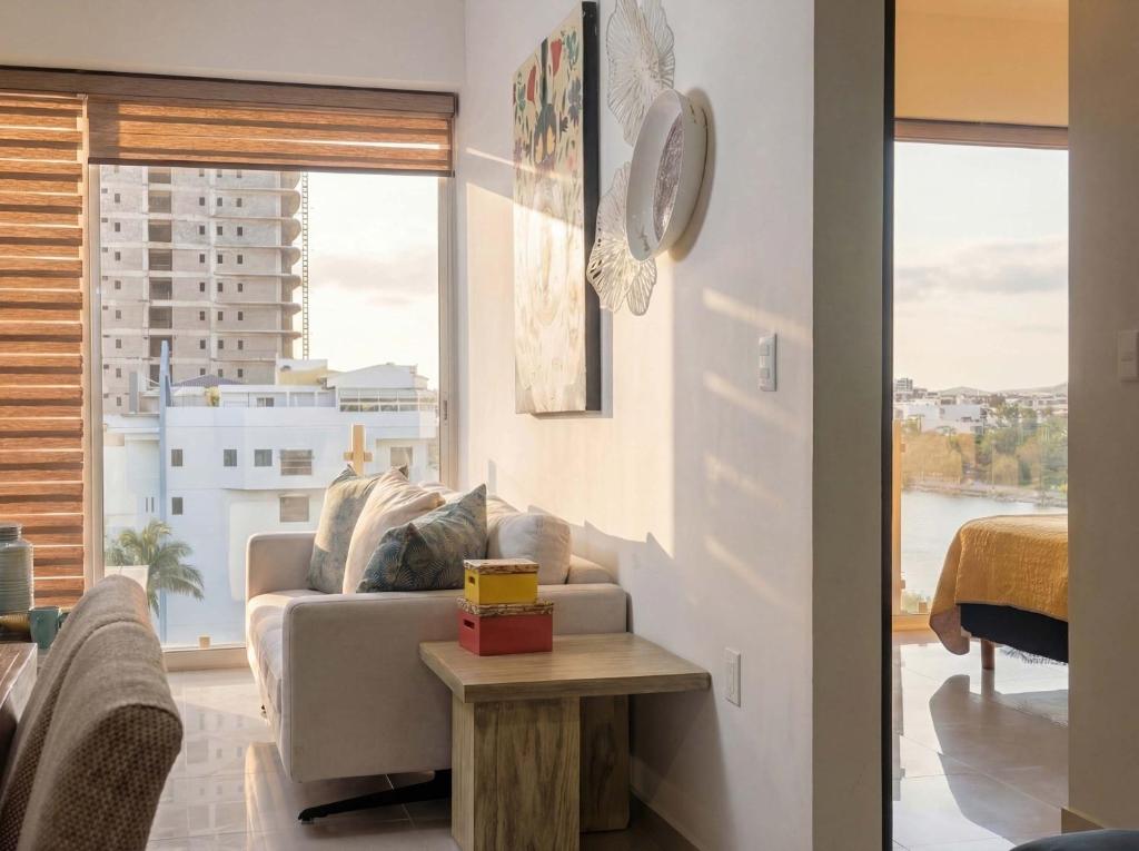 Luxurious 2 bedroom condo with partial ocean view - 2