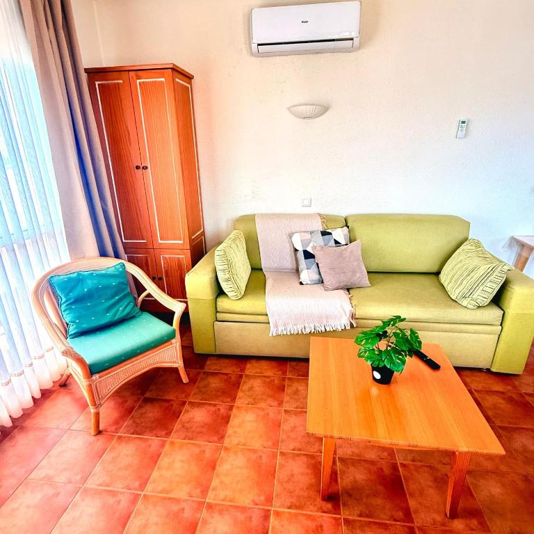 Benalbeach Apartment with Magnificent Sea View - 3