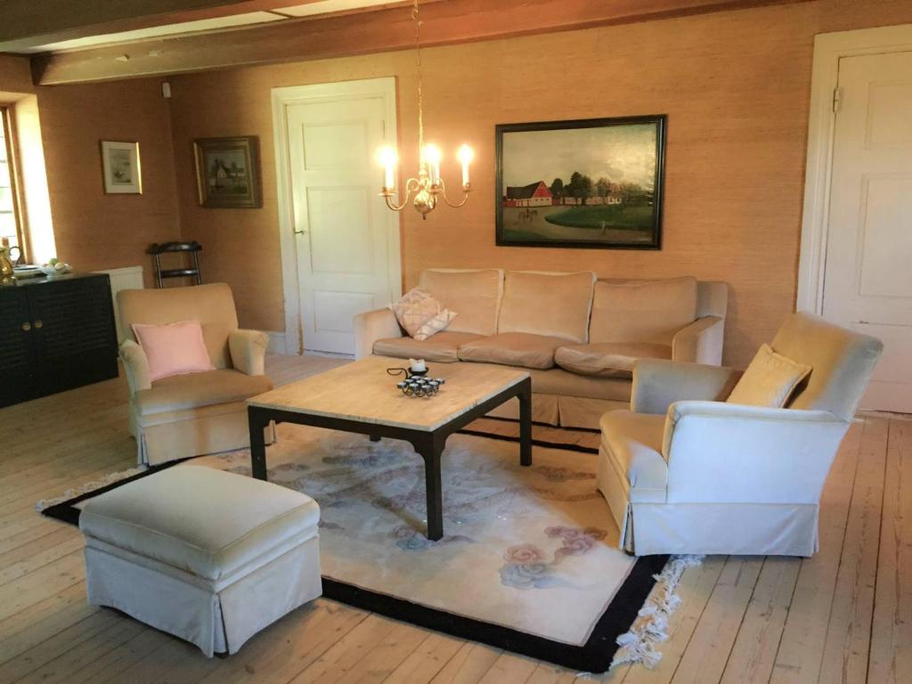 Shared lounge/TV area, Bjorkasa Gard Bed & Box in Helsingborg