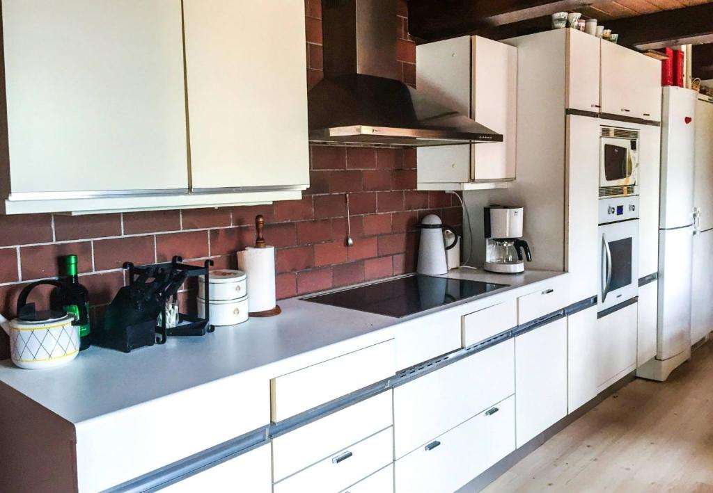 Kitchen, Bjorkasa Gard Bed & Box in Helsingborg