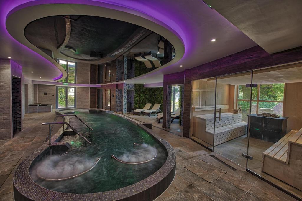 Ringwood Hall Hotel & Spa photo 3
