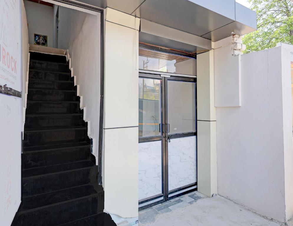 Hotel O Shri Villa Guest House エントランス